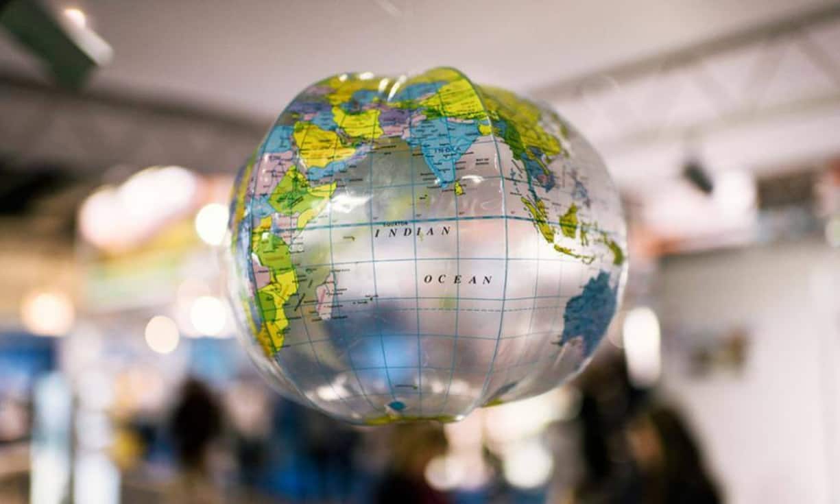 Damit eine wirkliche Erholung eintritt, müssen Vorgesetzte darauf achten, dass Mitarbeiter einmal im Jahr mindestens zwei Wochen zusammenhängend Ferien nehmen.