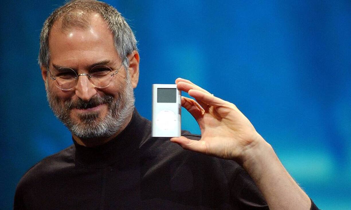 ... Rang 2 folgt der Apple-Mitgründer und langjährige Konzernchef Steve Jobs (1955 - 2011) - hier zu sehen 2004 bei der Vorstellung des iPod Mini.