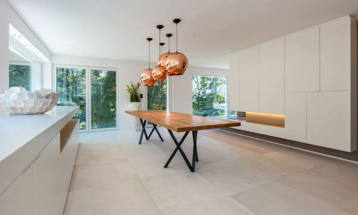 Mit der eingebauten Fussbodenheizung und der High-Tech Alarmanlage hat man ein exklusives Wohngefühl.