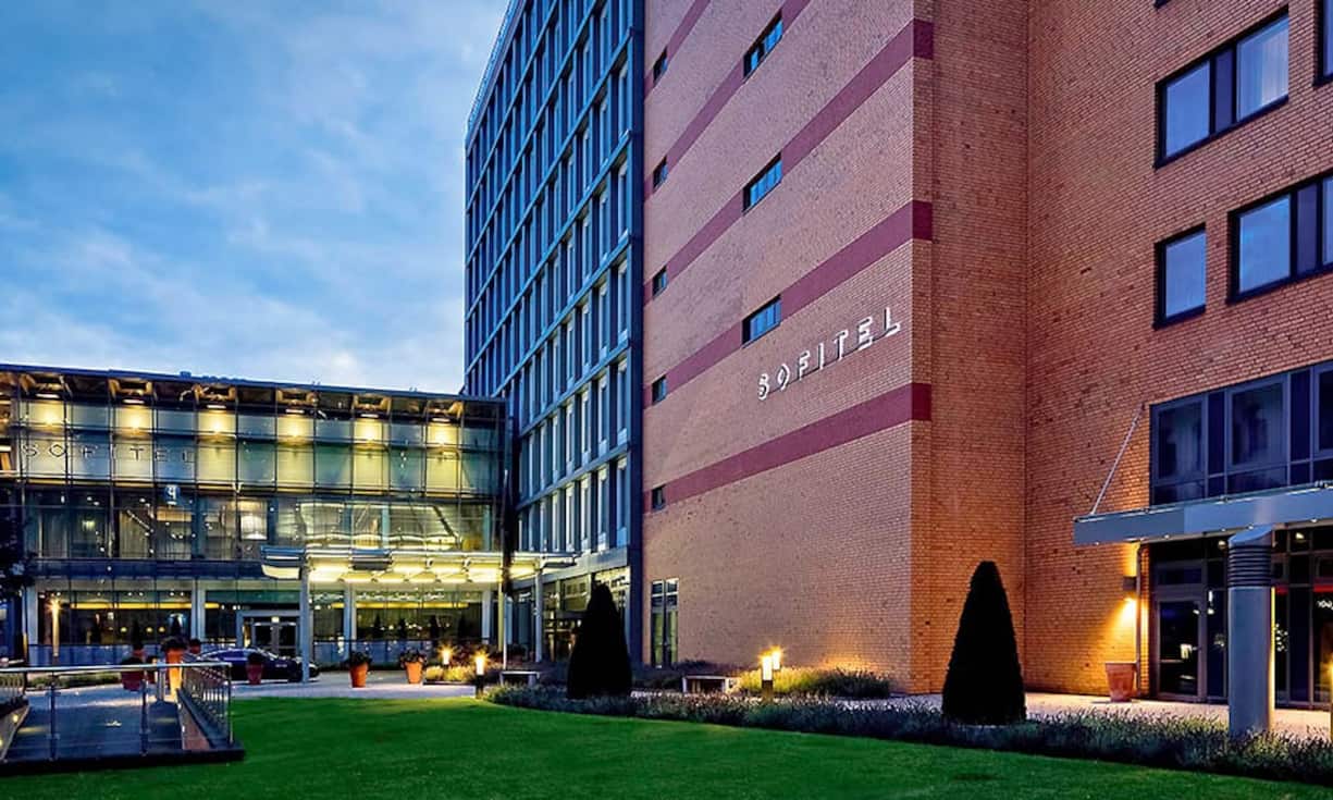 Der türkische Präsident Recep Tayyip Erdogan wiederum wohnt Berichten lokaler Blätter zufolge während des Gipfels im «Sofitel» unweit des Rathauses und einen Katzensprung zum Jungfernstieg. PR