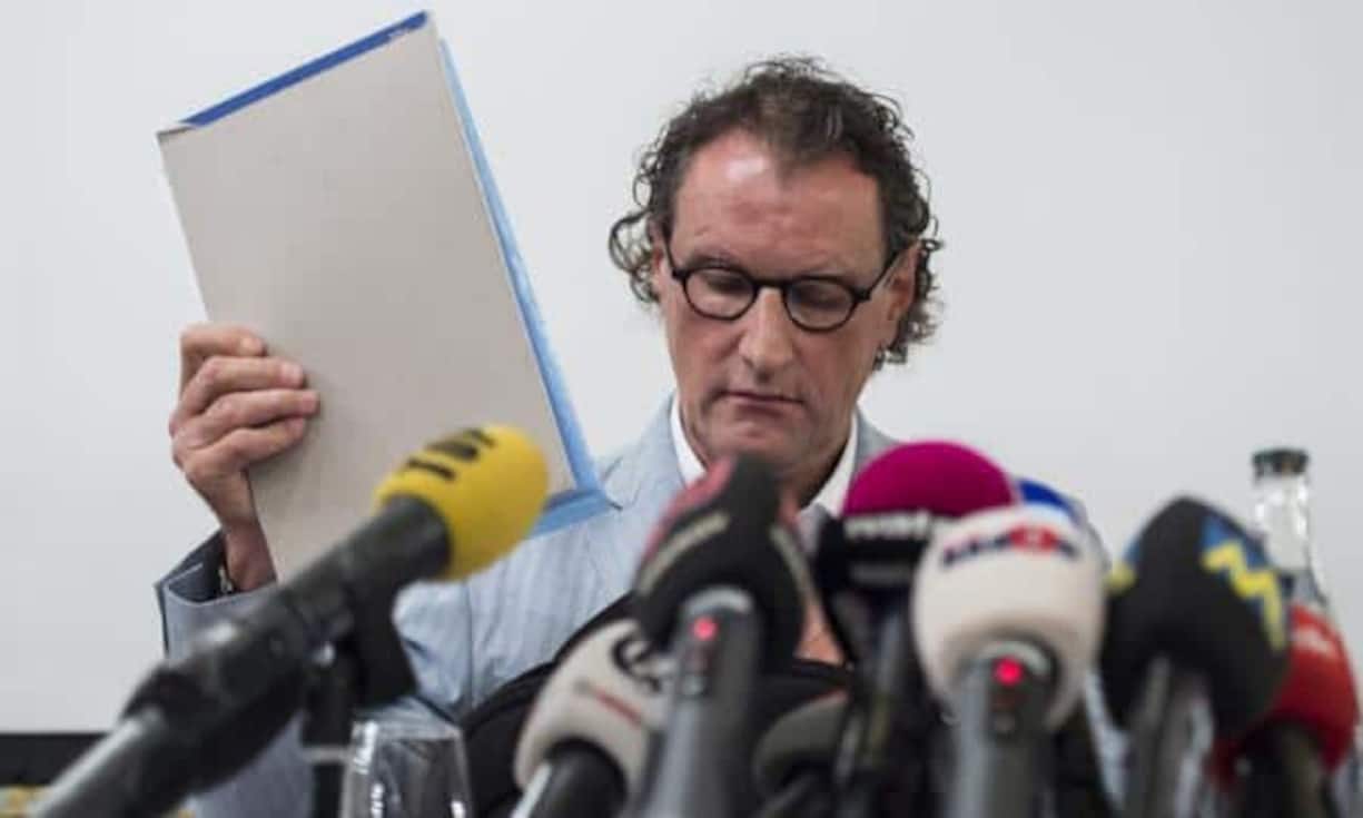 Rang 1: Geri Müller
Nach dem Ende einer Beziehung des Badener Stadtammanns erfährt die Öffentlichkeit von Müllers Nacktbildern aus dem Rathaus in Baden. In der Nacktselfie-Affäre forderten viele Politiker seinen Rücktritt, doch Geri Müller wollte weiterhin Stadtammann bleiben.Keystone