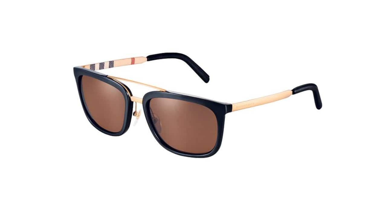 Modisch: Diese Sonnenbrille ist ein modisches Statement mit charakteristischem Burberry-Trenchcoat-Look. Aber sie ist auch ein schöner Kontrast zum schlichten Business-Outfit. Preis 271 Franken