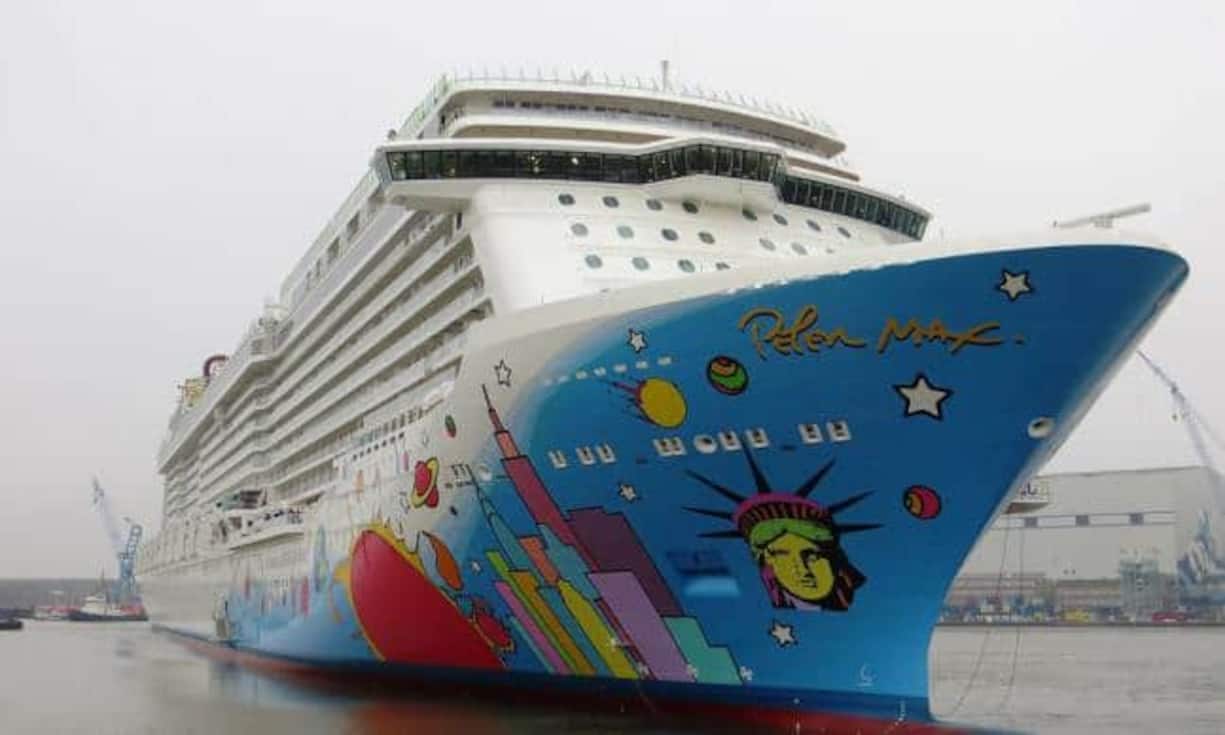 Platz 7: Norwegian Breakaway. Die Norwegian Breakaway wurde für die US-amerikanische Reederei Norwegian Cruise Line gebaut und im April 2013 von der Meyer Werft in Papenburg übergeben. Der Heimathafen der Breakaway ist New York, von wo aus sie im Frühling und Sommer zu den Bermudas aufbricht. Im Winter kreuzt das Schiff auf den Bahamas und in der Karibik. Insgesamt ist der Kreuzer 324 Meter lang und hat eine Bruttoraumzahl von 146'600.
Wikimedia Commons/Dickelbers