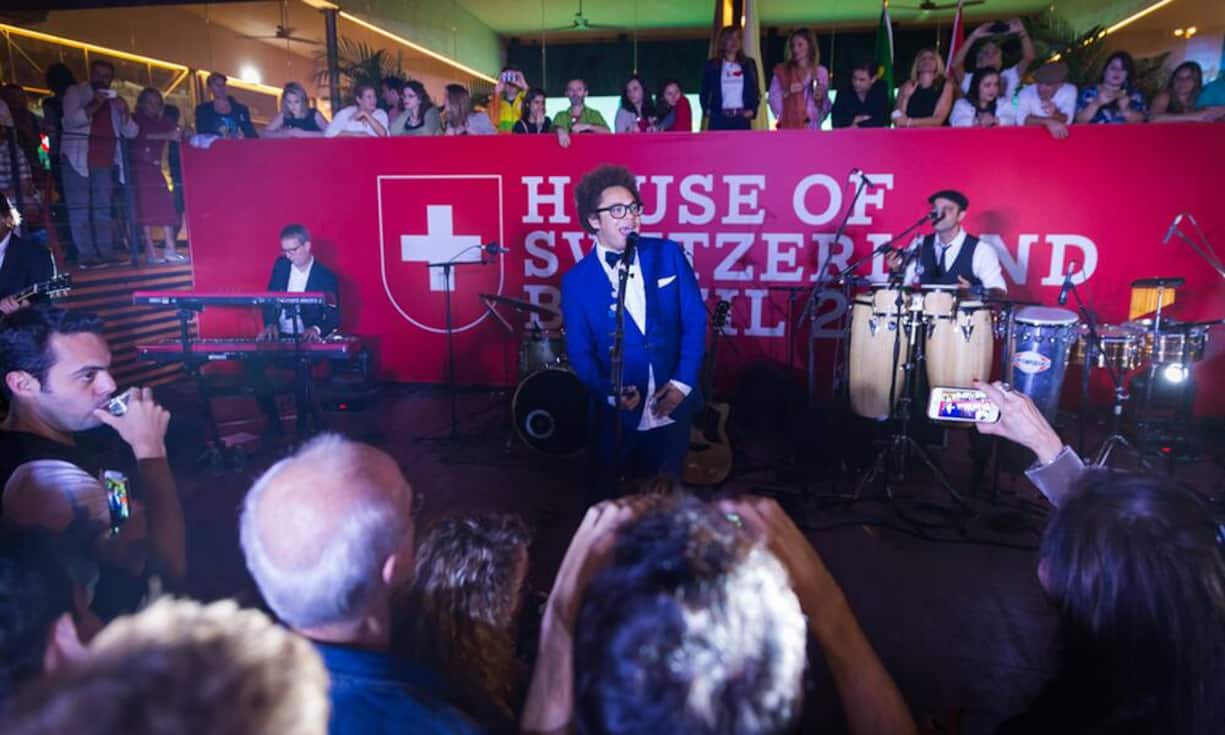 Marc Sway erhält laut seinem Manager Hugo Mauchle für einen Firmenauftritt rund 25'000 Franken. «Das Geld teilt er aber mit der sechsköpfigen Band, der Technik, dem Mischer und dem Booking.»