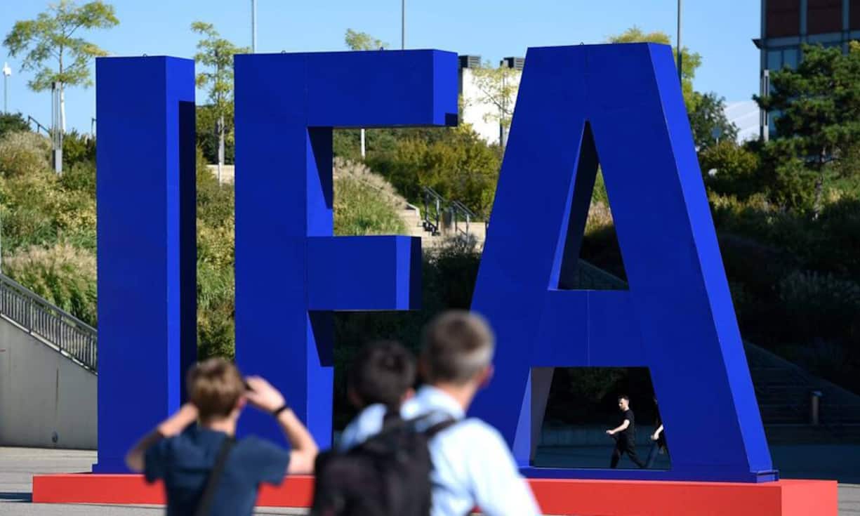 Die IFA in Berlin findet dieses Jahr vom 2. bis zum 7. September statt. Dabei stellen führende Hersteller aus aller Welt ihre Innovationen aus den Bereichen Unterhaltungselektronik und Haushaltsgeräte vor.Bilder: Keystone