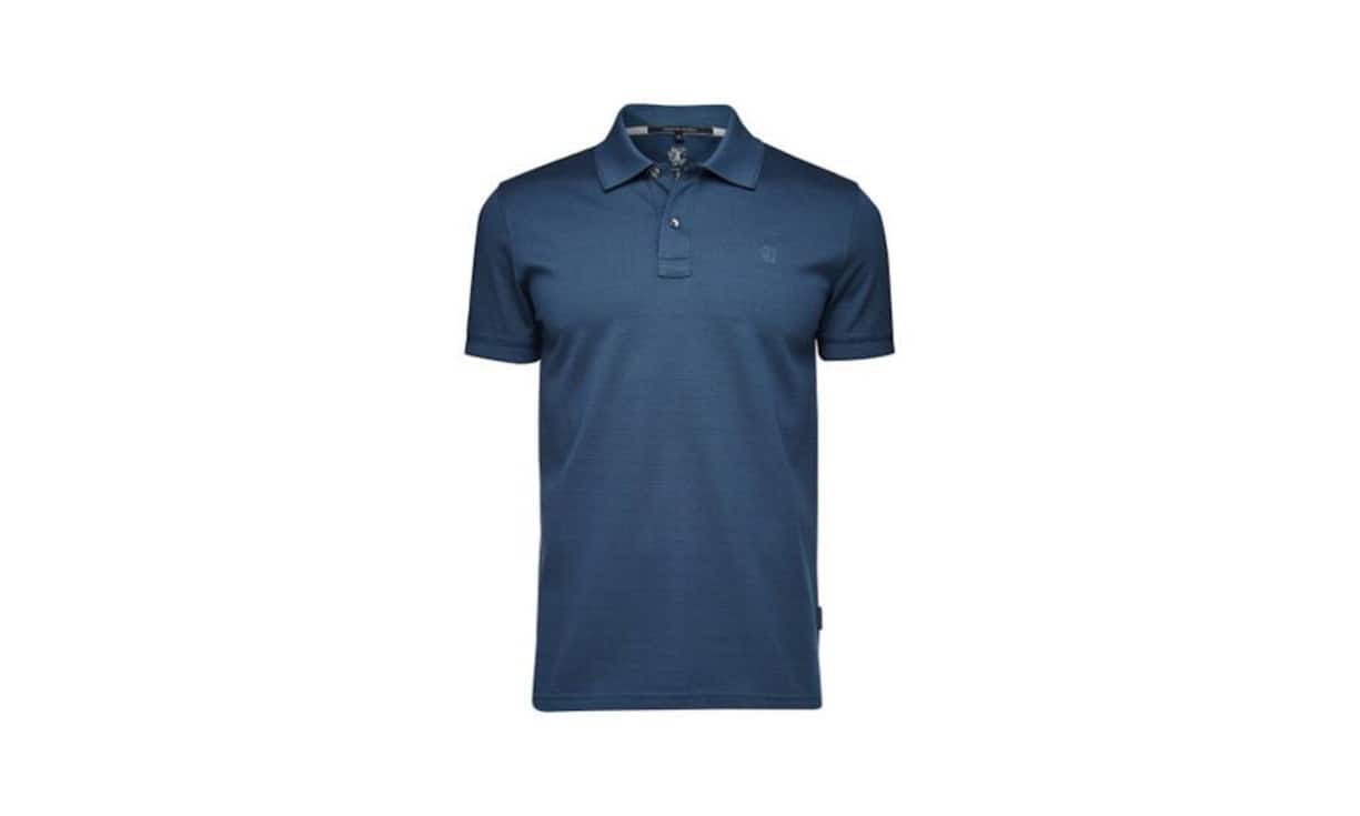 Elegant: Tiger of Sweden
Aus mercerisierter Baumwolle ist dieses Polohemd mit Saum und Ärmel aus Rippstrick. Kleine Seitenschlitze und das aufgestickteTiger of Sweden-Logo sind weitere Besonderheit dieses Poloshirts in der Passform Regular Fit. Preis 149 Franken