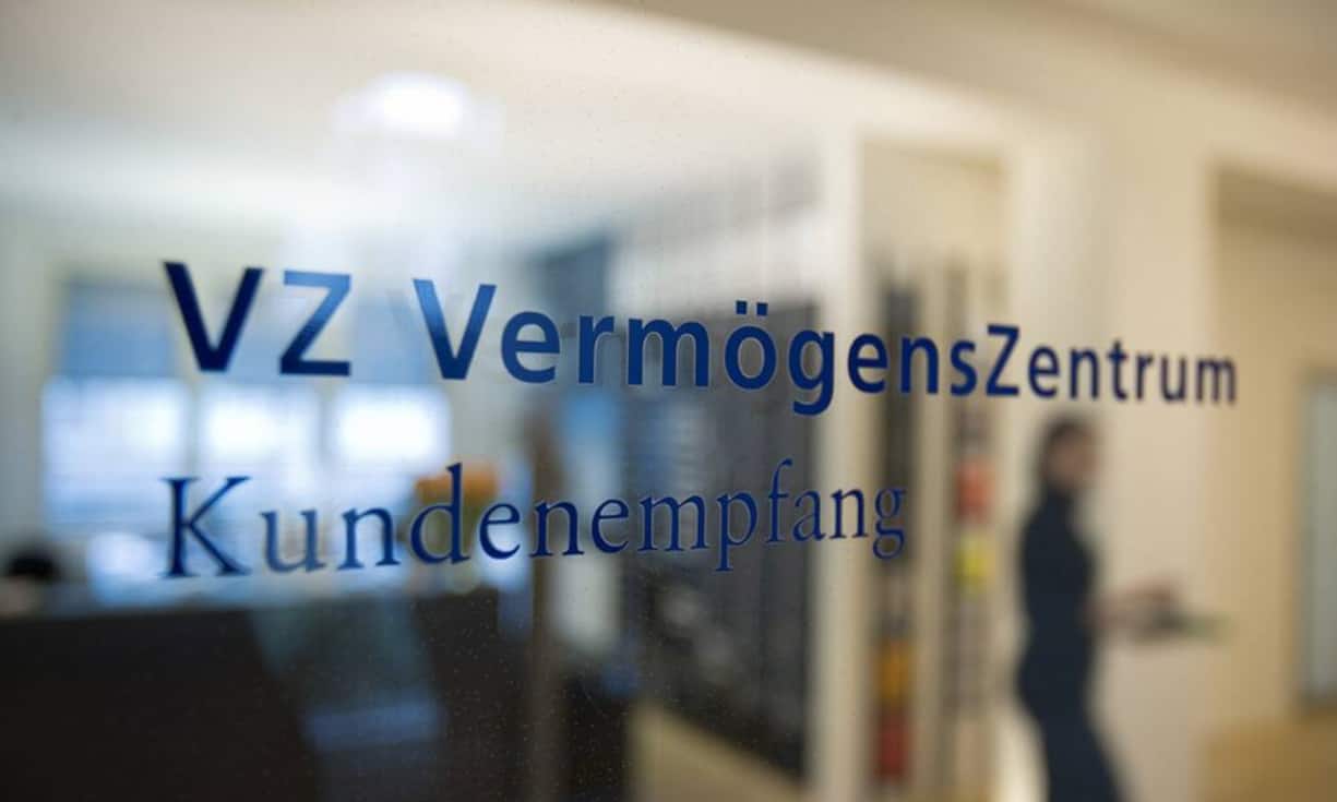 Banken nationalIn der Kategorie Banken national hat das VZ VermögensZentrum zum wiederholten Mal gewonnen. Für das Finale um den Gesamtsieg reichte es unter anderem nicht, weil der Beratungsprozess der Jury bürokratisch erschien und die Kunden mit einem Anlagevorschlag im Umfang von mehreren 100 Seiten überfordert wurden.