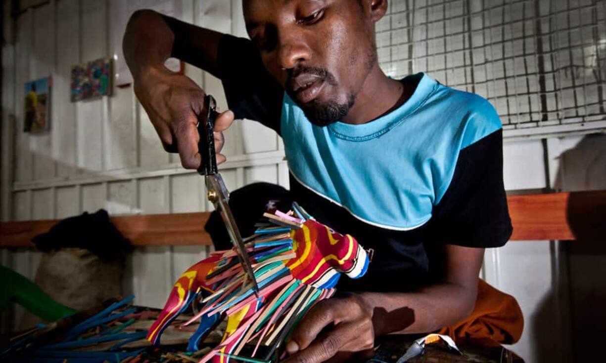 Platz 2: Nairobi: 468,0 Stunden für ein iPhone. Auch der Big Mac ist dort ein Luxusgut - 173 Minuten Arbeit braucht es dafür. Für ein Kilo Reis reicht eine Stunde, 44 Minuten für einen Laib Brot.