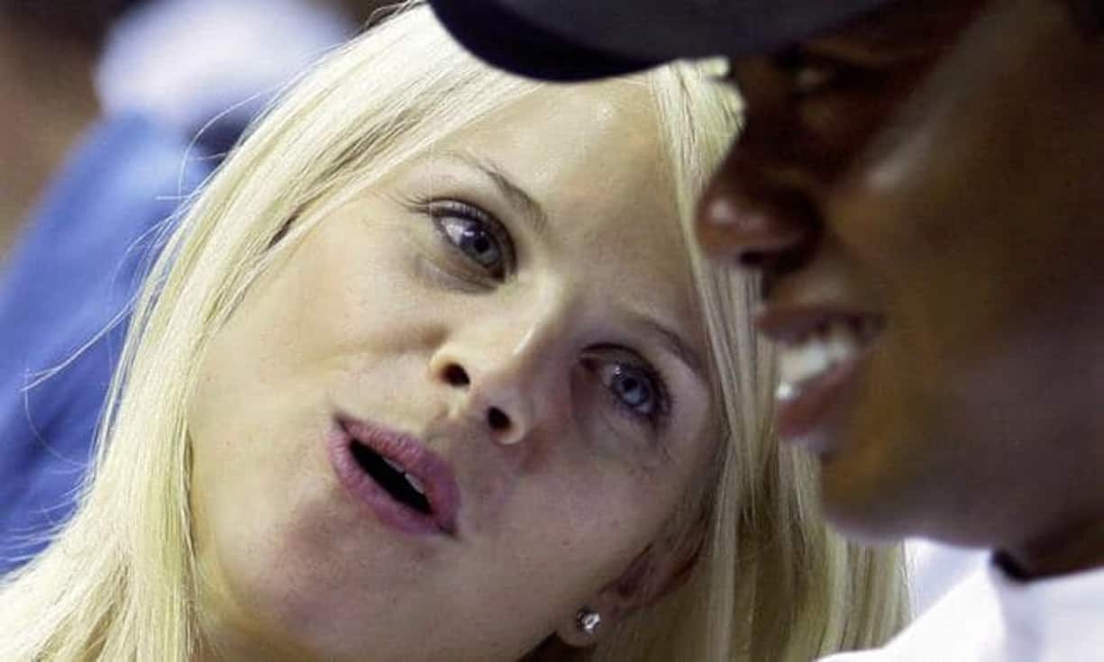 Liebschaften mit Folgen: Als Elin Nordegren von den vielen ausserehelichen Sex-Eskapaden ihres Mannes Tiger Woods erfuhr, liess sie sich scheiden. Der Golf-Profi soll dem schwedischen Model mindestens 100 Millionen Dollar gezahlt haben. US-Medien haben immer wieder über einen Betrag von bis zu 750 Millionen Dollar spekuliert. Sicher ist: Die Scheidung hat das Vermögen von Tiger Woods stark schrumpfen lassen.   Keystone