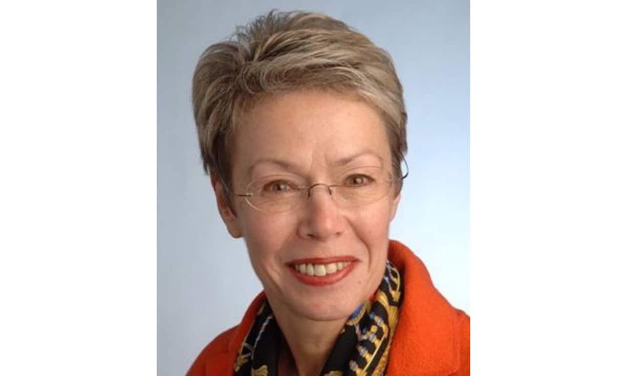 Tagliavini, Heidi: Diplomatin. Geboren: 27. Februar 1950 in Basel
Karriere (in Auszügen): seit 1982 im diplomatischen Dienst der Schweiz; Mitglied der Schweizer Botschaft in Moskau (1989-92); Direktorin der Schweizer Botschaft in Den Haag (1992-1995); Botschafterin in Bosnien und Herzegowina (2001-02); Vorsitzende der Wahlbeobachtungsmissionen in der Ukraine (2010), Russland (2011, 2012) und Armenien (2013); OSZE-Repräsentantin in der Kontaktgruppe Russland-Ukraine (seit 2014).