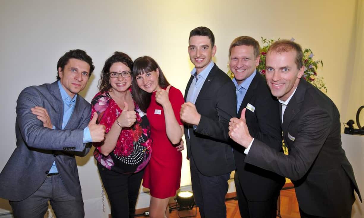 Die Preisträger;
Harald Patrick Studer, CEO, Optimo Medical AG;
Daniela Marino, CEO, Cutiss AG;
Anna Peters, Hebamme & Partnerin, Vibwife GmbH;
Tobias von Siebenthal, CEO & Co-Founder Vibwife GmbH;
Samuel Zürcher, CEO, Certus Molecular Diagnostics AG;
Nicola Mono, CEO, Skypull AG (Bilder v.l.n.r.)