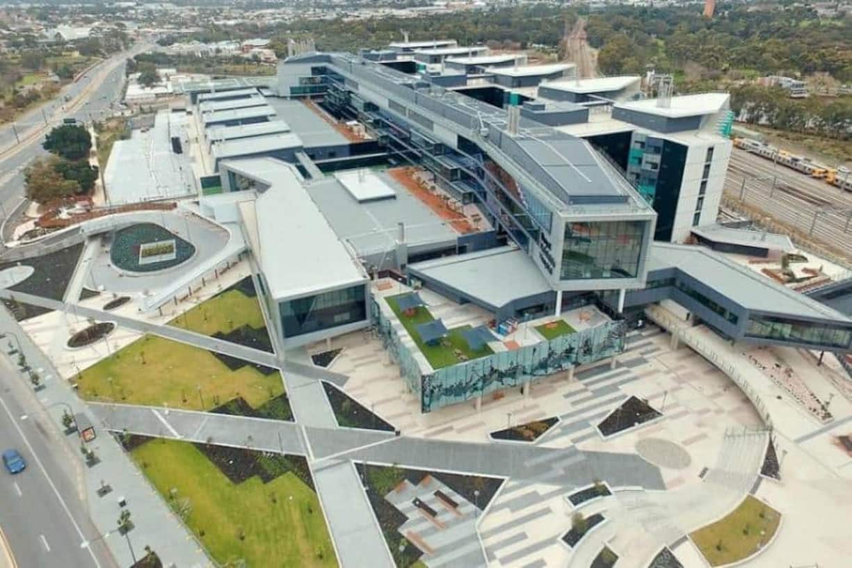 4. Royal Adelaide Hospital in Adelaide: 2,1 Milliarden Dollar
Das neue Krankenhaus in Südaustralien soll das grünste und technologisch fortschrittlichste Spital des Landes werden und 80'000 Patienten im Jahr aufnehmen. Obwohl eigentlich fertiggestellt, konnte es wegen eines Rechtsstreits um angebliche Baumängel noch nicht in Betrieb genommen werden.SA Government