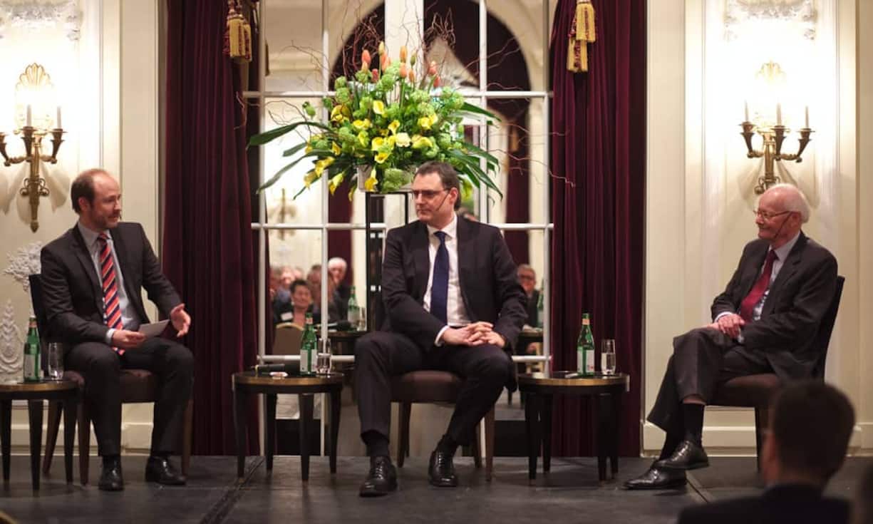 Mark Dittli, Chefredaktor, Finanz & Wirtschaft;
Thomas Jordan, Nationalbank-Präsident;
Ernst Baltensperger, Professor emeritus
(v.l.n.r.) 
Bilder:Markus Senn