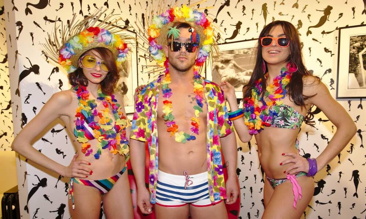 Poolstimmung mit Anna, Gennaro und Giulia. (Bildbeschrieb v.l.n.r.)