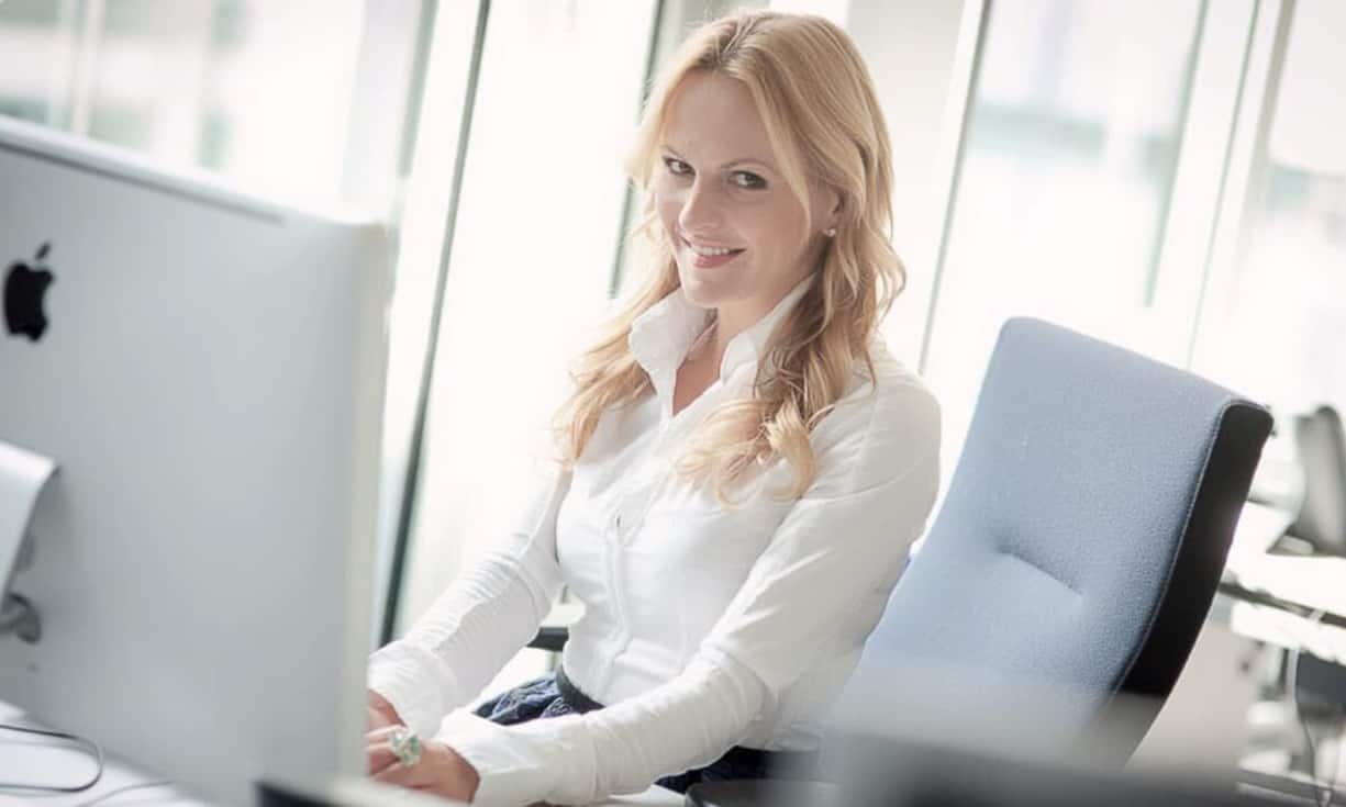 Lifestyle-Bloggerin Nel-Olivia Waga gibt Tipps für eine gesunde Ernährung im Geschäftsalltag.