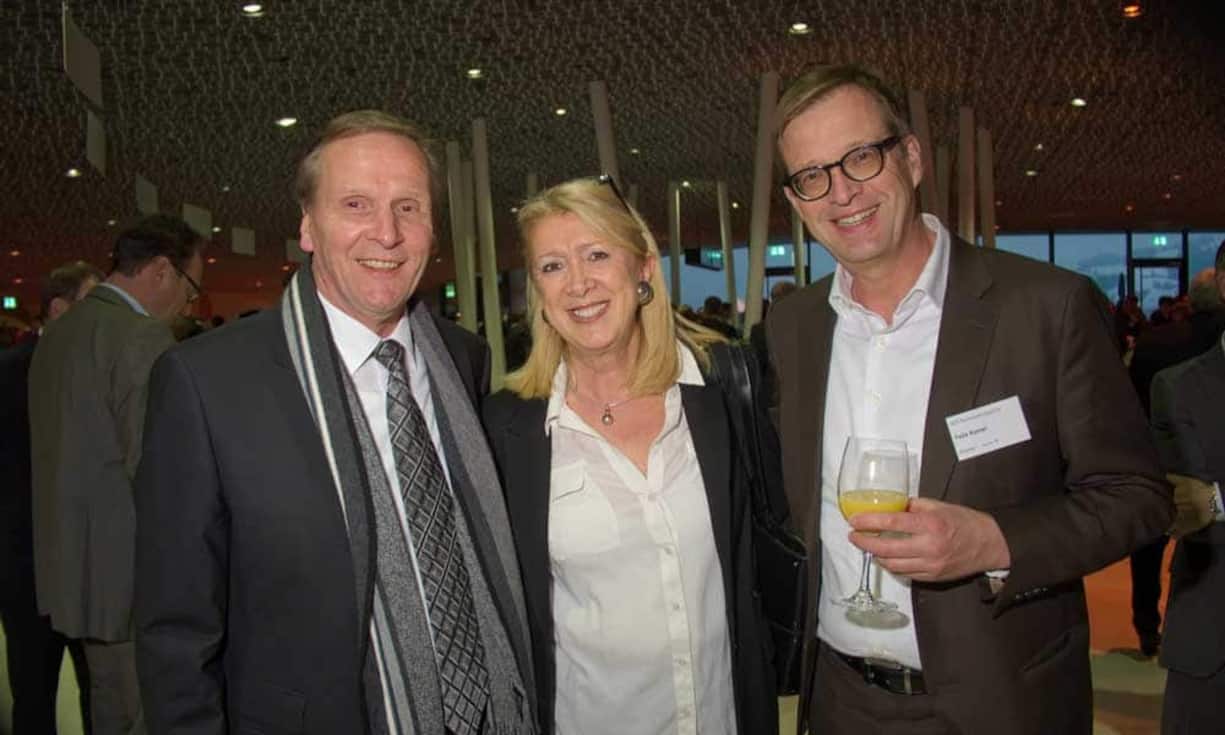 Ueli Studer, Gemeindepräsident Köniz;
Vania Kohli, Gastgeberin;
Felix Kamer, Vice President, Huawei Technologies Switzerland AG