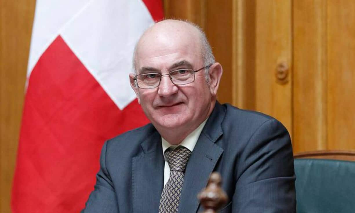 Platz 8: André Bugnon (SVP, VD)-25 Punkte Die Parlamentarier übten sich auch im Abschotten von Märkten, zum Beispiel zum Schutz der hiesigen Wein- oder Fleischproduzenten, um die unliebsame Konkurrenz erst gar nicht hereinzulassen. SVP-Nationalrat André Bugnon stimmte beispielsweise dafür, dass die Weinkontingente gesenkt werden.