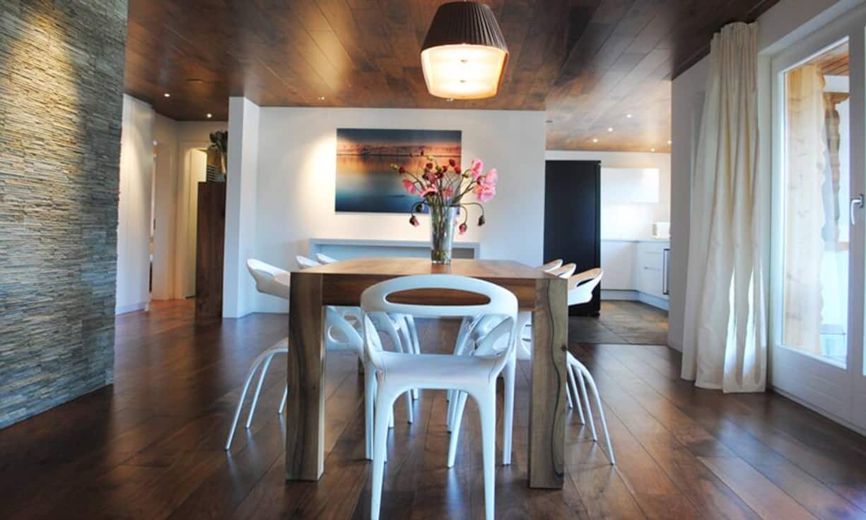 Die hochwertigen Materialien und die moderne Einrichtung verschafft eine angenehme Wohlfühlatmosphäre.