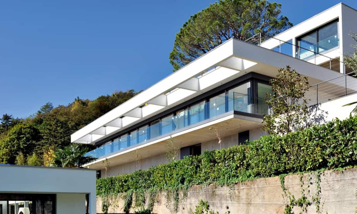 Gesamtkunstwerk: Auch die Villa oberhalb der Stützmauer gehört zum Gebäudekomplex, den Architekt Antorini für das Hanggrundstück geplant hat.(Bilder: Giovanni de Sandre)