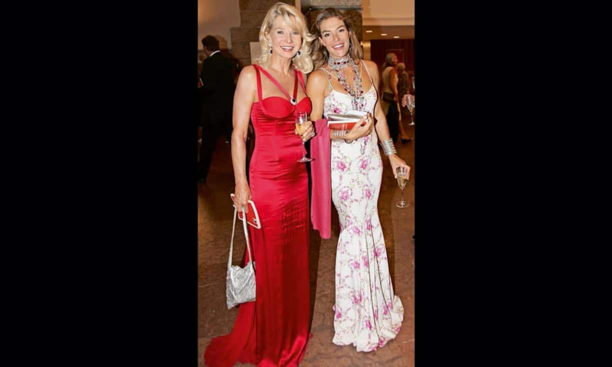 Marina Giori und Fiona Grasser: Legendär selten auf roten Teppich, läuft die schöne Swarovski-Erbin Marina Giori (l.) ihrer öffentlichkeitshungrigen Tochter Fiona Grasser problemlos den Rang ab. Ihr wertvoller Schmuck wirkt nie übertrieben, die Rocklängen entsprechen den Gegebenheiten, das hübsche blonde Haar nimmt man ihr auch mit Ende sechzig problemlos ab. Sie wirkt immer nobel und angenehm zurückhaltend.