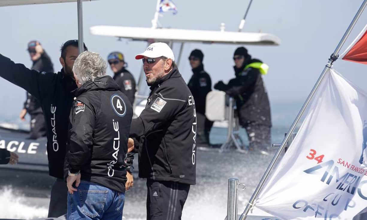 Larry Ellison segeltAls der Oracle-Gründer nach seiner Sucht, das Yacht-Rennen America's Cup gewinnen zu wollen, gefragt wurde, antwortete er: «Ich rauche nicht, aber ich segle.» Ellison machte im Alter von 22 einen Segelkurs. Mit 25 gehörte ihm bereits sein erstes Boot.Dieser Text erschien zuerst beim «Business Insider Deutschland».
