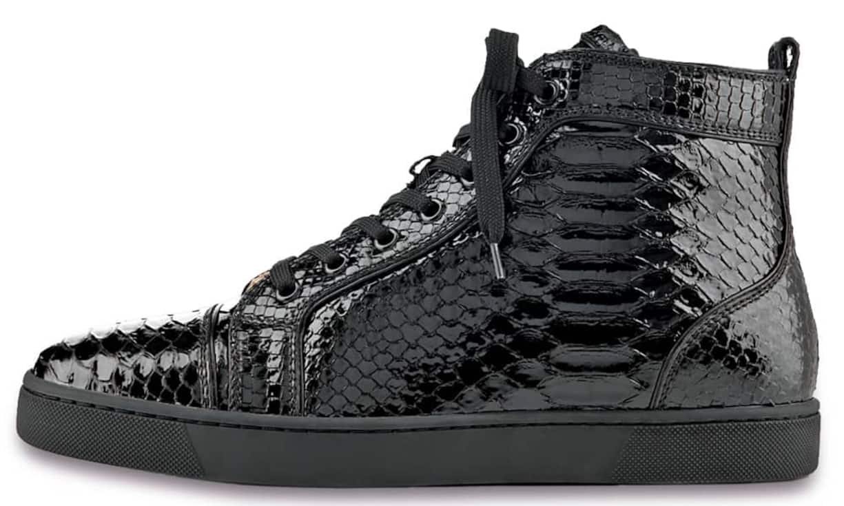 Louboutin Louis Python Crystal Sneakers: Der Schöpfer der berühmten High Heels mit den roten Sohlen kann auch Männerschuhe. Stilvoll und exotisch präsentiert sich der Turnschuh aus schwarzem Python-Leder. Und die Männerwelt darf sich freuen: Die «Loubies» haben selbstverständlich auch rote Sohlen. Erhältlich bei Christian Louboutin, Wühre 7, Zürich. Christian Louboutin 1295 Franken