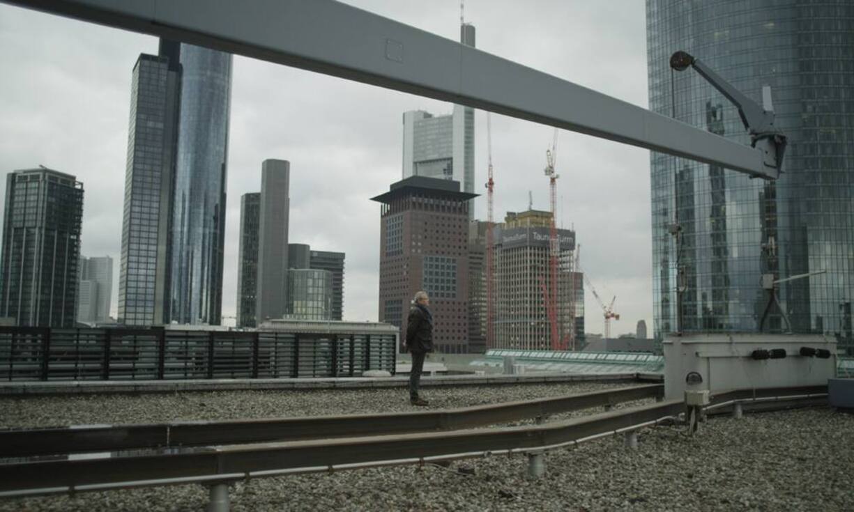 «Wasche mich wohl von Missetat und reinige mich von meiner Sünde» – eine Textzeile aus dem Musikstück, mit dem der Film beginnt und endet. Als Beichtvater will sich Regisseur Bauder dennoch nicht verstanden wissen. Sympathie für den Investmentbanker Voss? «Er ist mein einziger Kronzeuge. Ich muss seine Glaubhaftigkeit gleichzeitig aufbauen und hinterfragen», sagt er.