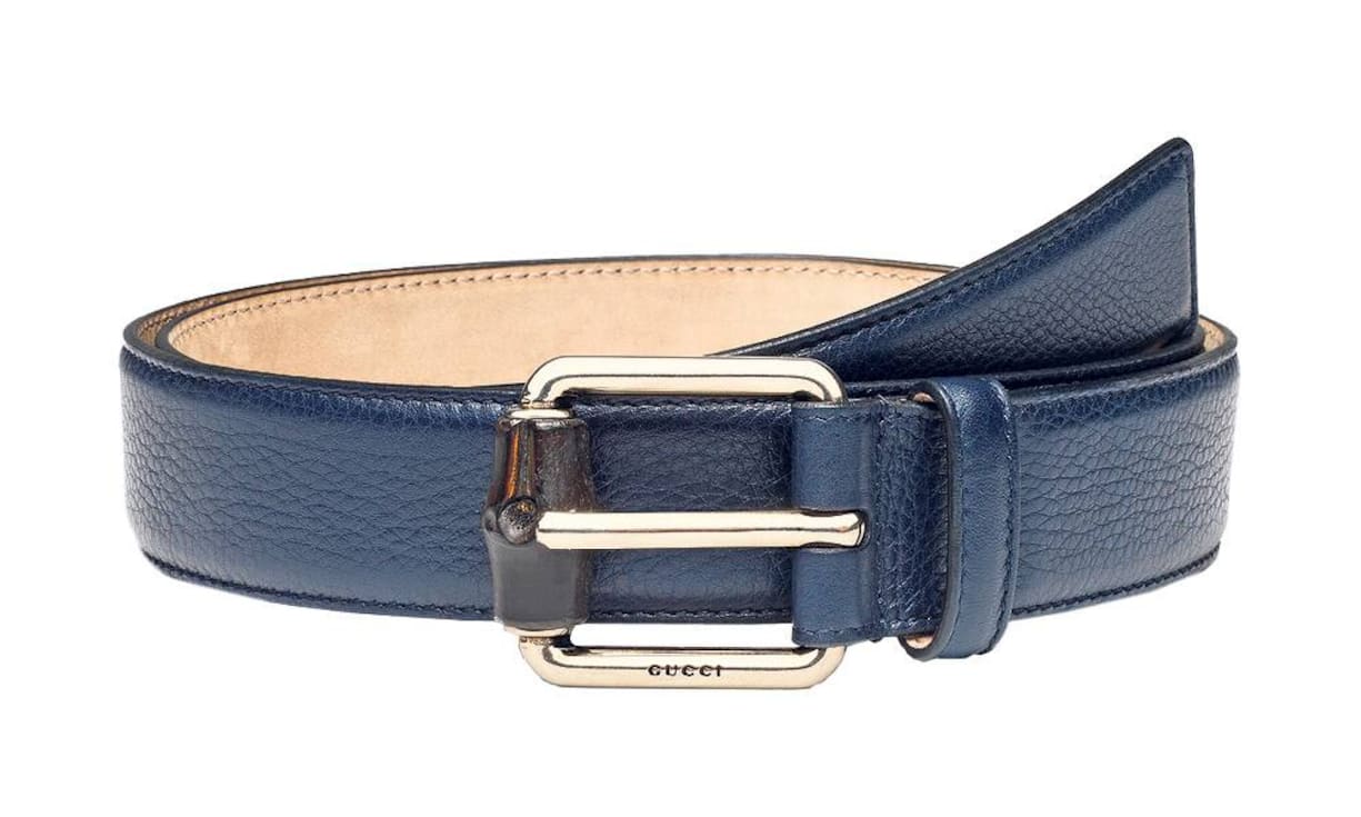 Gucci Bauchgefühl: Manchmal reicht schon eine Kleinigkeit, um sich modisch richtig zu positionieren. Der blaue Ledergürtel von Gucci ist ein diskreter Hingucker, was sicher auch mit der Bambusapplikation an der Schnalle zu tun hat. Preis: 340 Franken