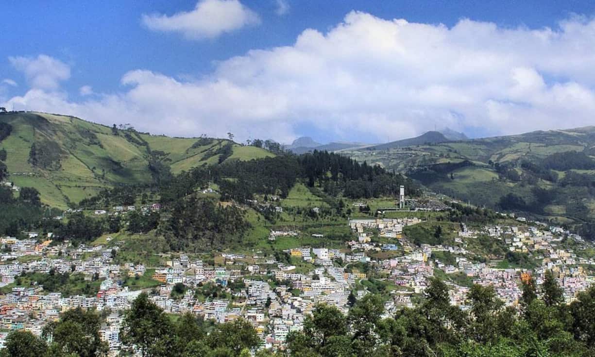 Platz 3: Quito, Ecuador
Gut alle 300 Jahre ist ein Vulkanausbruch in der Hauptstadt Ecuadors möglich. Damit ist Quito unter den Top 3 der gefährdetsten Städte der Welt.