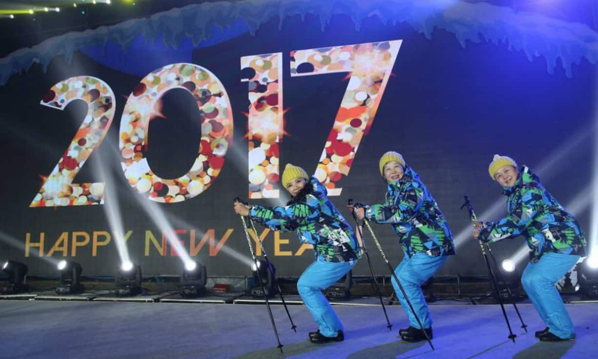 Bei der Neujahrsfeier in Peking dagegen findet sich Exotischeres: Skifahrer.