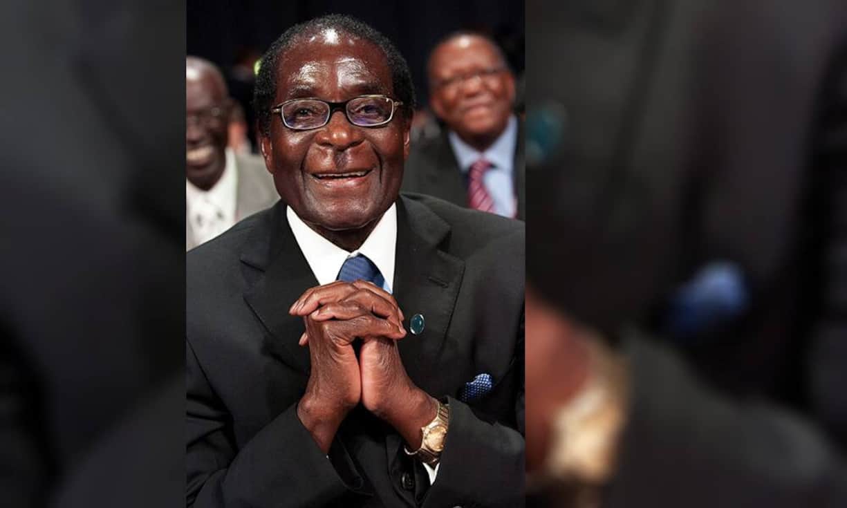 Dass Linkspolitiker nicht automatisch bescheiden sind, beweist Robert Mugabe. Der Präsident von Simbabwe hat einige prunkvolle Luxusuhren. Auf diesem Bild trägt Mugabe eine ältere Constellation von Omega zur Schau.