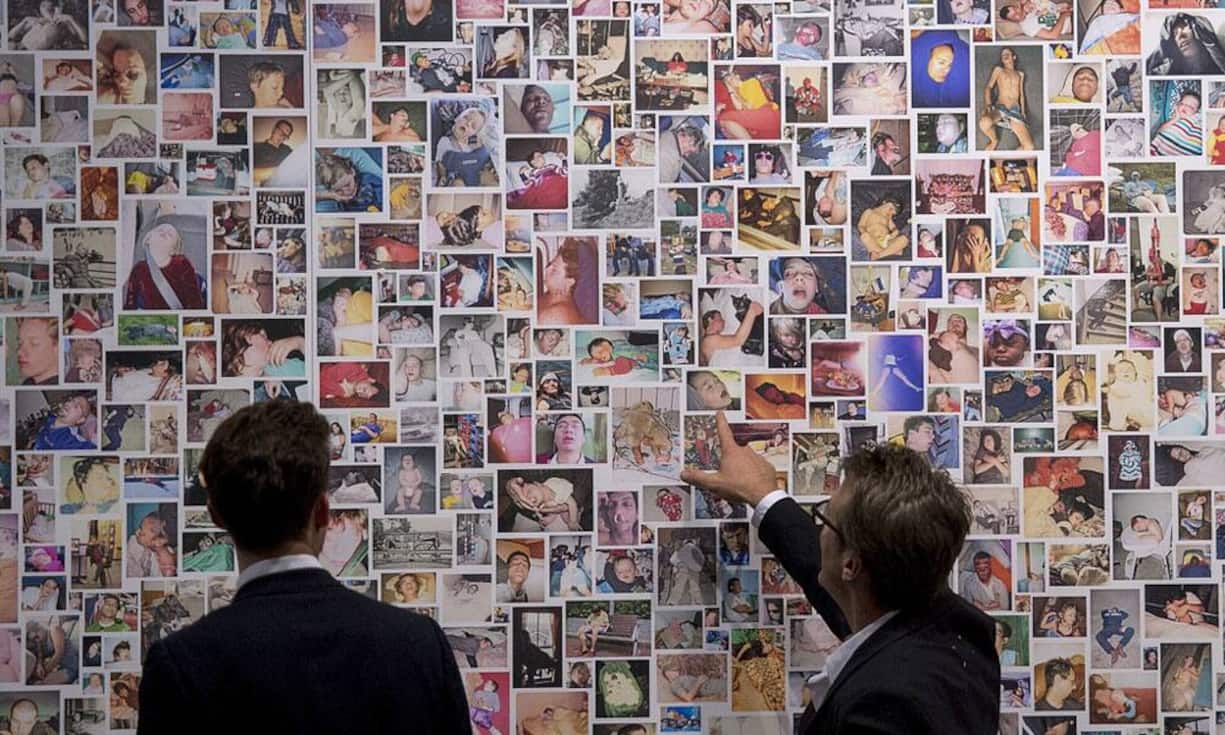 «Sleep Triptych» vom Kanadischen Künstler Steven Shearer.