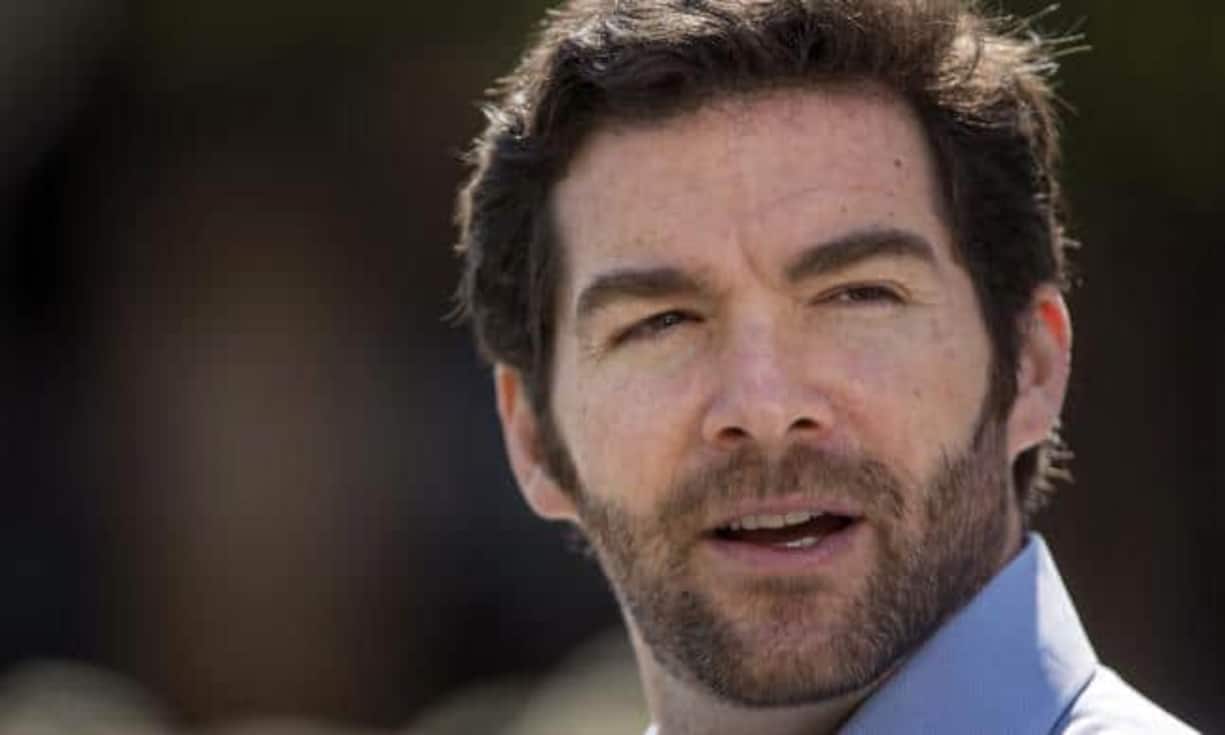 Rang 3, Jeff Weiner: Als CEO der Socialmedia-Plattform Linkedin verdiente er im letzten Jahr 49,1 Millionen Dollar. Er bekam Firmenanteile im Wert von knapp 19 Millionen und Option in der Höhe von über 28,6 Millionen Dollar ausbezahlt. Sein Grundsalär belief auf 583'750 Dollar.