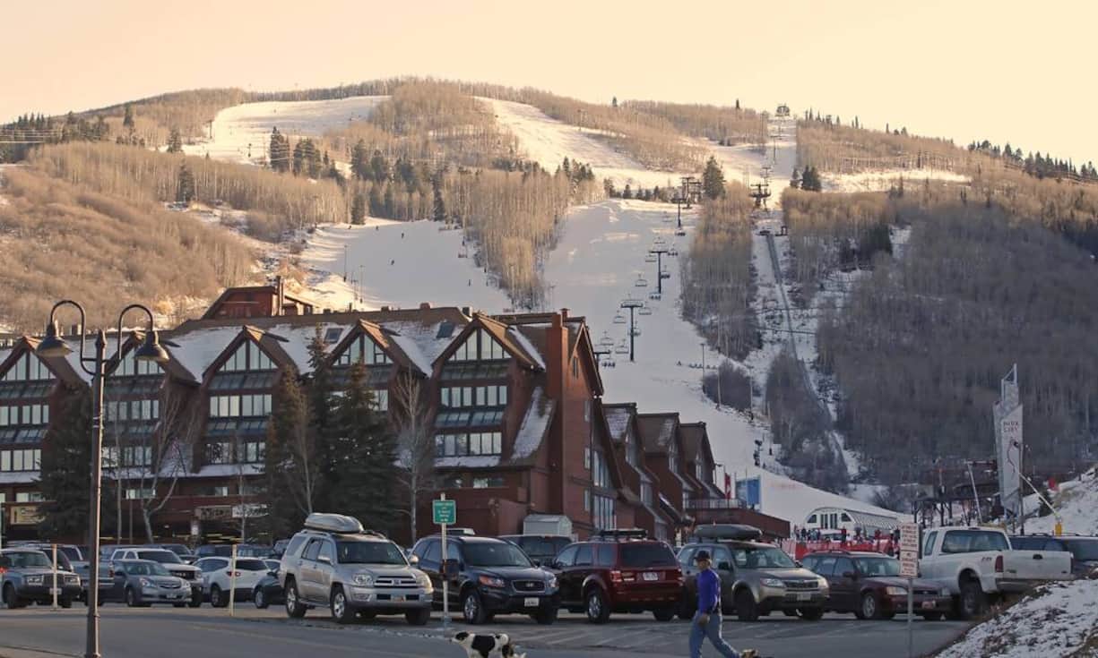 Park City, Utah (USA): In dem Skigebiet in Utah wedeln Winterurlauber durch lichte Wälder, sie entdecken unpräpariertes Gelände und fahren mit dem Schlitten zum romantischen Dinner im Wikingerzelt. Zudem findet hier das Sundance Film Festival statt. Dies beeindruckt auch Hollywood-Grössen wie Gene Hackman, Lisa Kudrow und Dustin Hoffman.