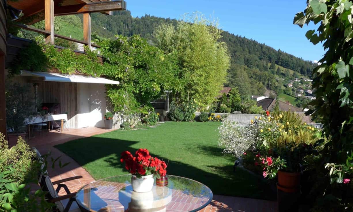 Die Villa befindet sich am Thunersee an einer der begehrtesten Wohnlagen von Thun. Preis auf Anfrage Quelle und Bilder: Engel & Völkers