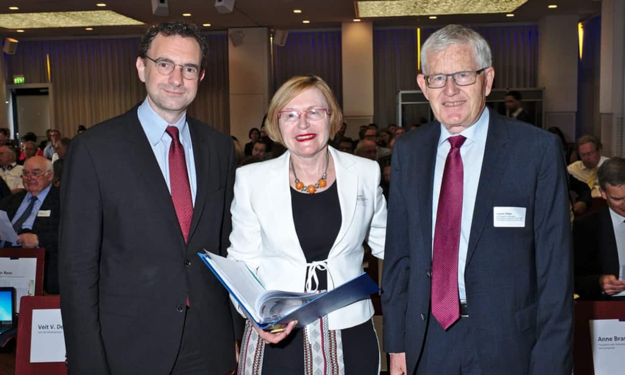 Juli Minoves, Präsident, Liberal International;
Helen Zille, Premierministerin der Provinz Westkap, Südafrika;
Kaspar Villiger, Alt Bundesrat, Chairman of the UBS Foundation of Economics in Society