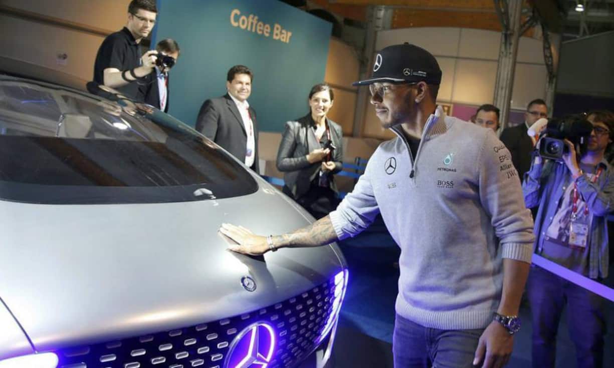 Formel-1-Fahrer Lewis Hamilton begleitete die Präsentation von Mercedes.