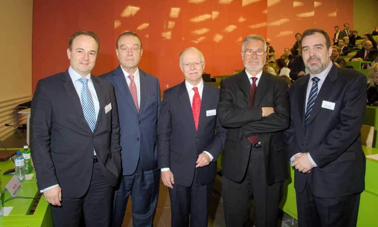 Sandro Schmid, Co-Präsident, Swiss Risk Association;
Oswald Grübel, Ex-CS, Ex-UBS;
Martin C. Janssen, Prof., Inhaber ECOFIN Rsearch & Consulting;
Daniel Zuberbühler, Ex-Bankenaufseher;
Walter Farkas, Prof., Program Director, Department of Banking and Finance, Uni Zürich/ETH Zürich