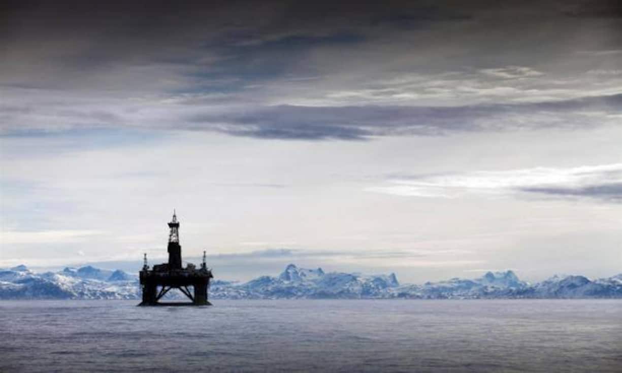 Verlierer (und Gewinner): Grönland
Auf und bei der grössten Insel der Welt liegen riesige Ölvorkommen brach. Wegen dem Preiszerfall sind viele Projekte in Frage gestellt – ebenso wie der erhoffte Wirtschaftsboom. Freuen dürfen sich dafür die Umweltschützer, die schon lange gegen Bohrungen im Hohen Norden kämpfen.