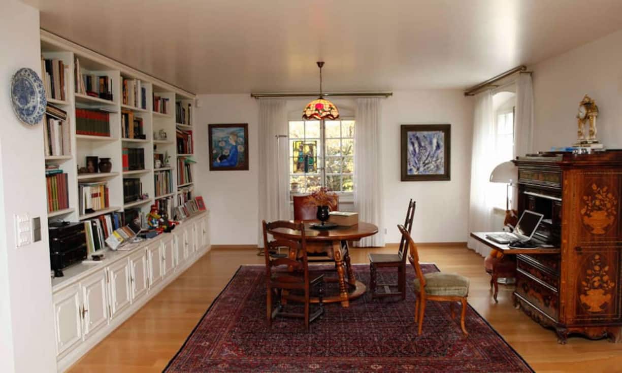 ... das Lesezimmer erstreckt.