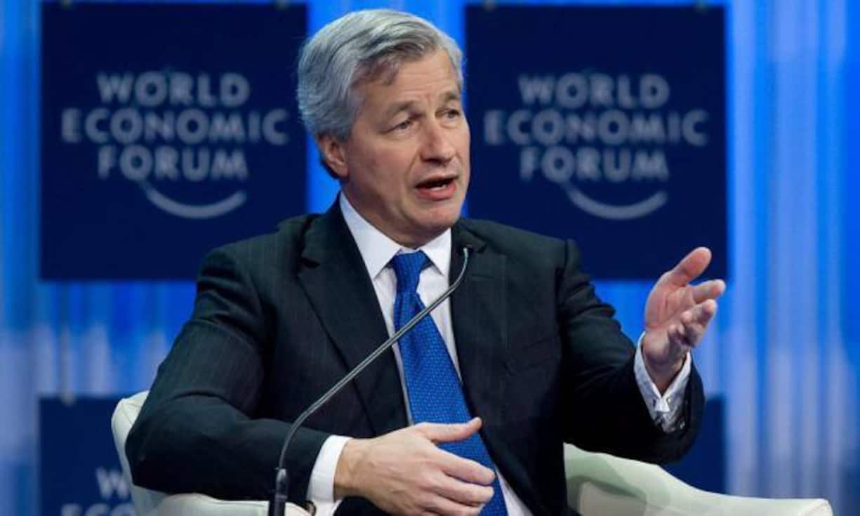 Auch Vertreter der Finanzindustrie nehmen teil. So ist der CEO und Vorstandsvorsitzende Jamie Dimon von JPMorgan Chase & Co auf der Gästeliste. Der 58-Jährige arbeitet trotz Krebsdiagnose im letzten Jahr. Andere Konzernvertreter sind ebenfalls präsent wie beispielsweise ...
Keystone