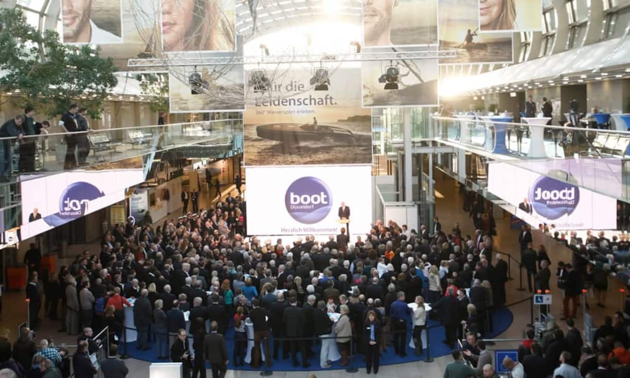 ...Bootsmesse in Düsseldorf. Über 1'500 Aussteller aus 60 verschiedenen Länder stellen die neuesten Trends vor.