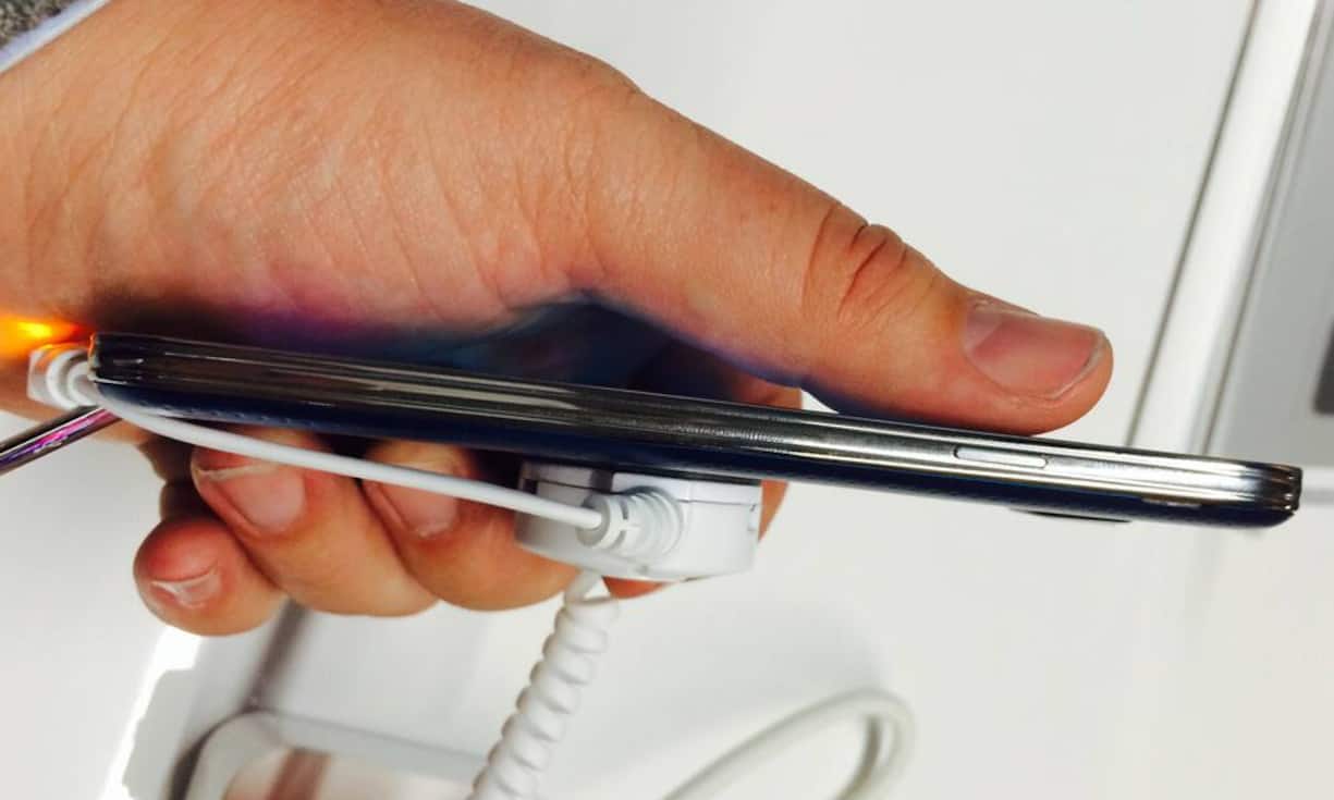 ... und ist erstaunlich flach. Aber nicht nur dass, es bietet auch...