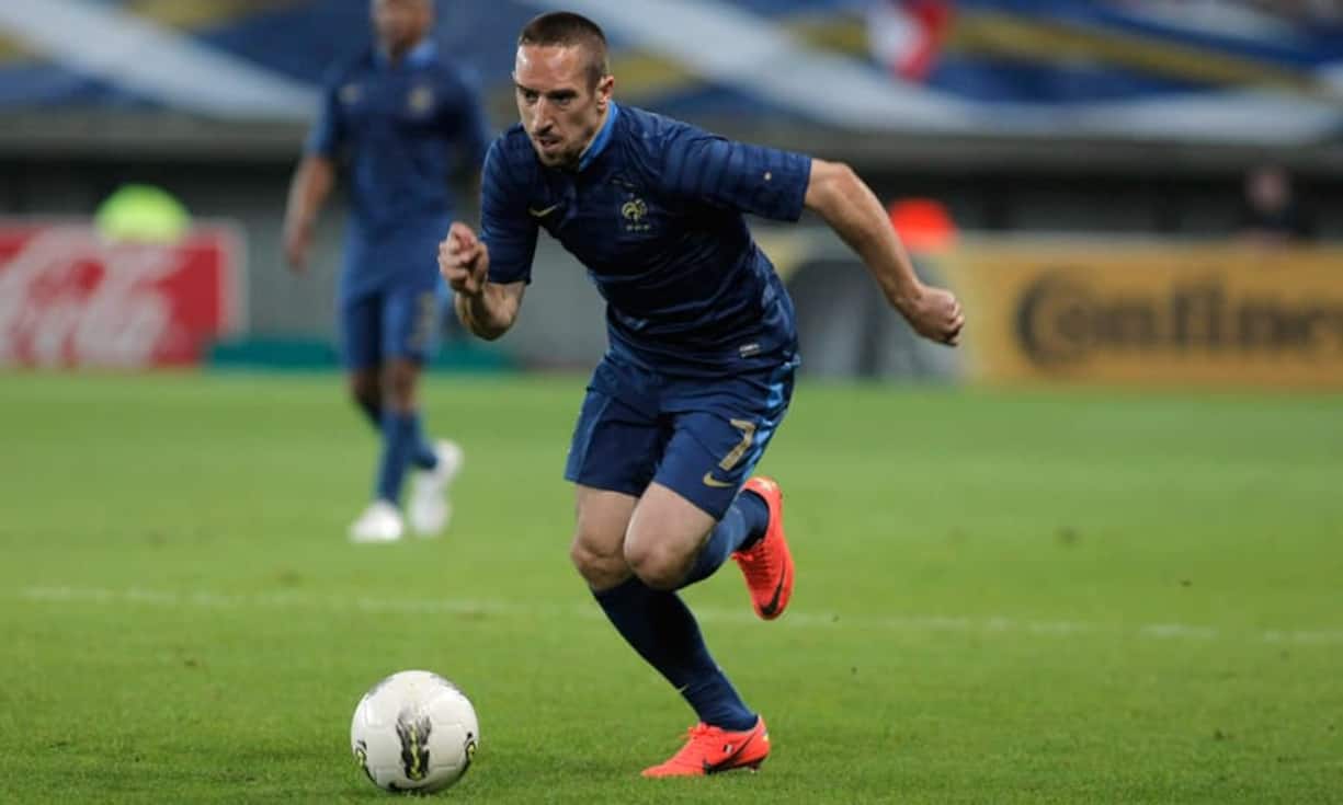 ... der Franzose Franck Ribéry (beide Bayern München) bringen es auf je 56 Millionen Franken.