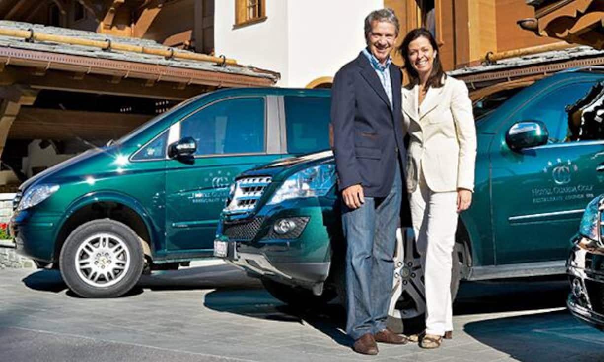 Hotelunternehmer des Jahres: Nati und Giancarlo Felli («Hotel Guarda Golf», Crans-Montana). Das «Guarda Golf» ist privat und macht nur das, was den Besitzern Nati und Giancarlo Felli Freude bereitet. Die beiden entwickeln ihr Hotel mit unendlicher Geduld und nach dem Trial-and-Error-Prinzip weiter, bis sie für jeden Bereich die ideale Lösung gefunden haben. Die persönliche Handschrift und die Passion des kosmopolitischen Paars ist in jedem Detail zu spüren – hier ist gar nichts Mittelmass.