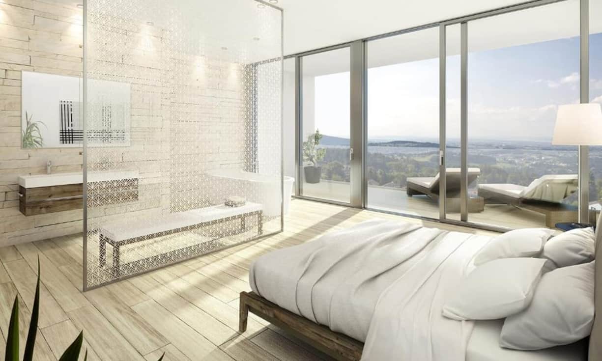 Das Hauptschlafzimmer mit Bad en Suite verfügt über einen eigenen Ankleidebereich, vor dem sich zusätzlich eine bequeme Loggia befindet. Des Weiteren findet sich ein Bad mit Dusche vor, ein Zimmer, das als Büro oder Kinderschlafzimmer genutzt werden kann und einen Haushaltsraum.