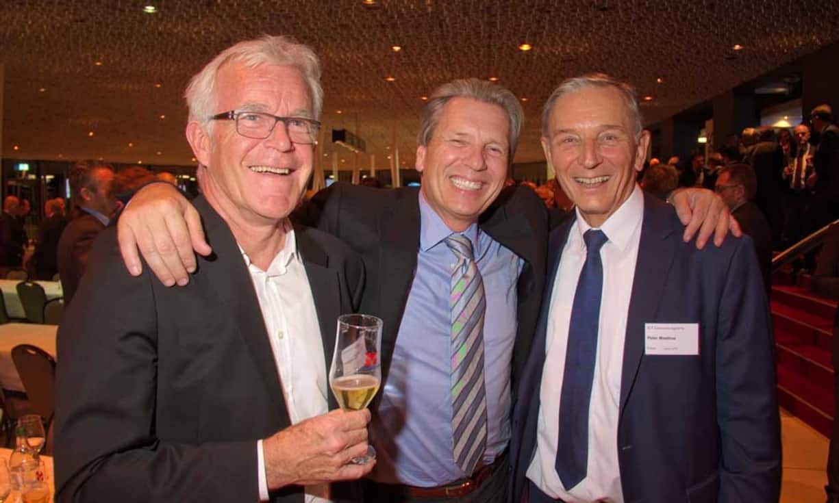 Hanspeter Baumann, President, Mount10 AG;
Christoph Oschwald, VR Delegierter, Mount10 AG;
Peter Moebius, Managing Director, interxion (Schweiz) AG