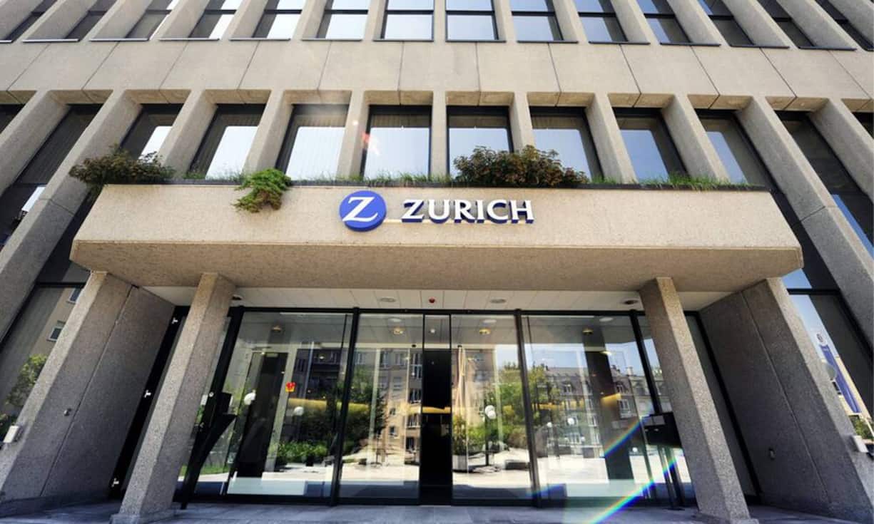 Bei Zurich Schweiz sind die Einstiegslöhne von verschiedenen Faktoren abhängig und befinden sich den Angaben zufolge innerhalb einer branchenüblichen Spannbreite. Als Zusatzleistungen bietet Zurich unter anderem Mitarbeiter-Rabatte auf Versicherungspolicen an, Möglichkeiten in der Weiterbildung oder die Möglichkeit, Teilzeit zu arbeiten.