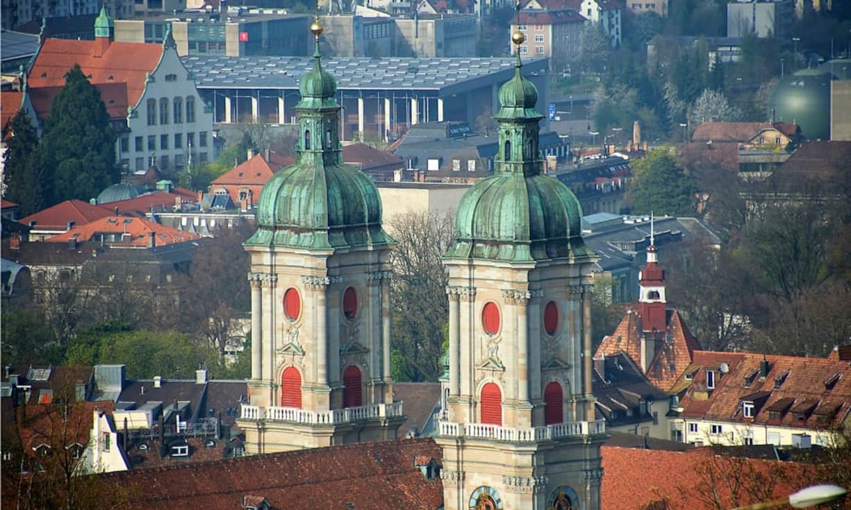 Auf Platz eins hat es St. Gallen geschafft. In der Stadt zwischen Bodensee und Appenzellerland besitzen knapp 38 Prozent der Bevölkerung einen Bachelor, Master oder Doktortitel. Flickr/Norlando Pobre