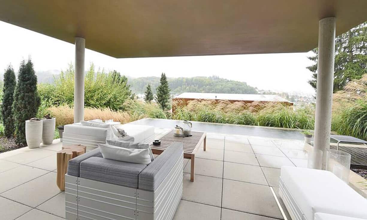 Die Liegenschaft befindet sich in der ländlichen Gemeinde Oftringen im Bezirk Zofingen im Kanton Aargau. Preis: 1'690'000.- Quelle und Bilder: Engel & Völkers